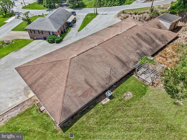 935 CHESTNUT ST, Gap, PA 17527