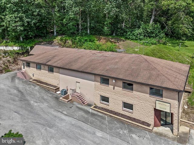 935 CHESTNUT ST, Gap, PA 17527
