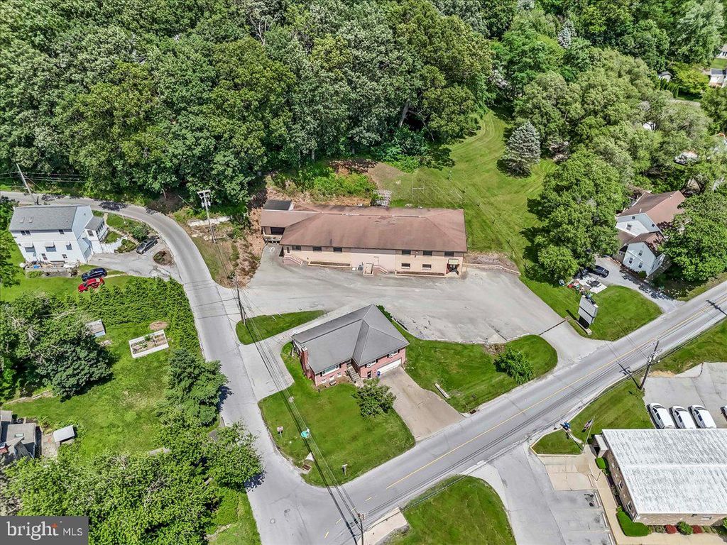 935 CHESTNUT ST, Gap, PA 17527