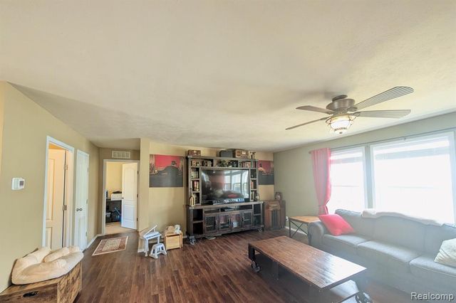 11778 Village Pines Court, South Lyon, MI 48178