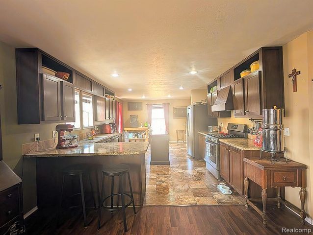 11778 Village Pines Court, South Lyon, MI 48178