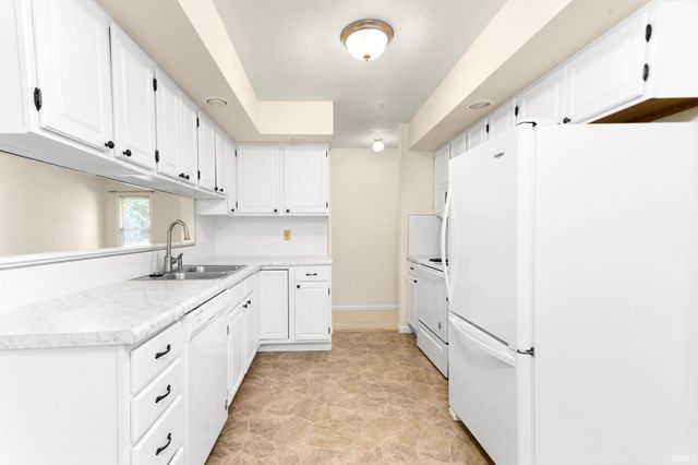 4342 Cross Creek Drive, South Bend, IN 46628