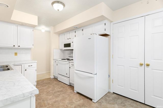4342 Cross Creek Drive, South Bend, IN 46628