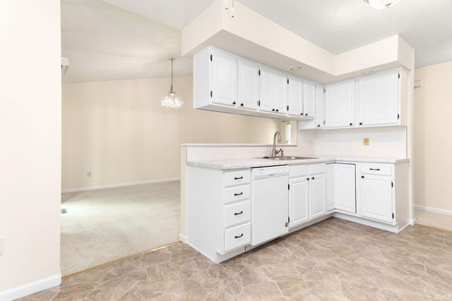 4342 Cross Creek Drive, South Bend, IN 46628