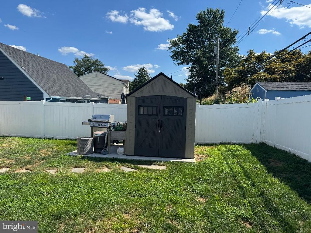 57 GREENBRIER RD, LEVITTOWN, PA 19057 — photo 5