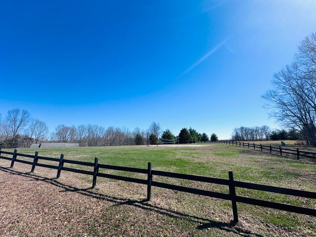 105 & 107 Cascade Circle, Russell Springs, KY 42642