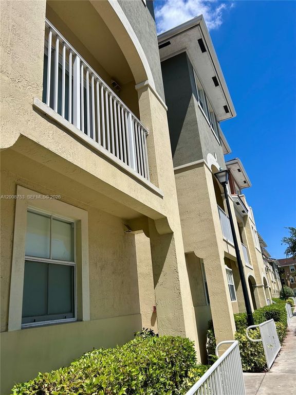 10870 NW 88th Ter 225, Doral, FL 33178