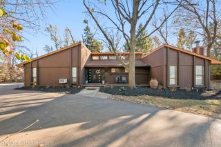 24459 Bloomington Court, Franklin Village, MI 48025