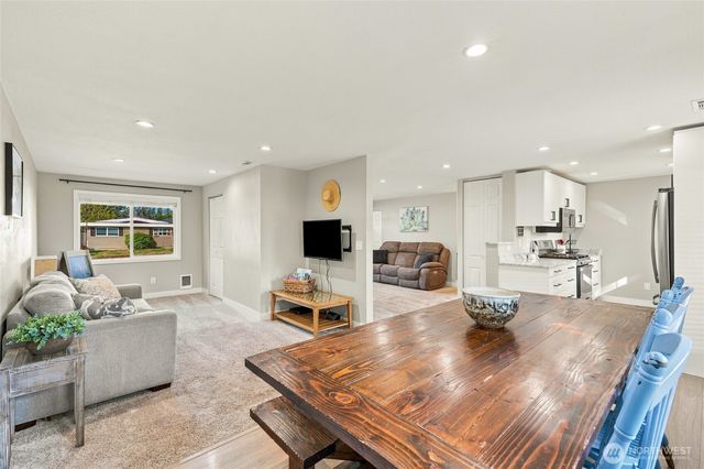 17635 SE 267th Place, Covington, WA 98042