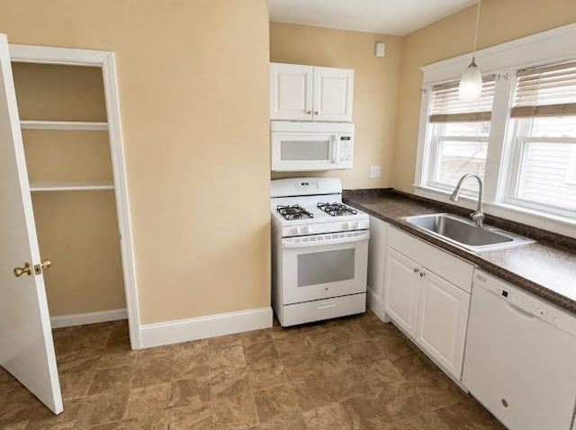 191 W 6th St 2, Lowell, MA 01850