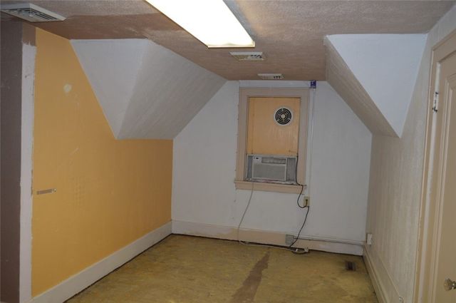 53 Oak Spring Road, South Strabane, PA 15301