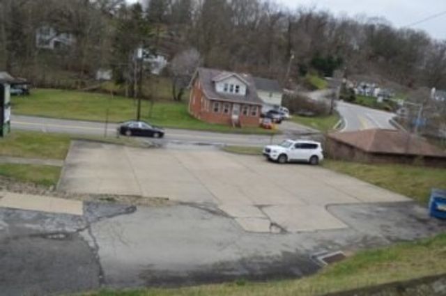 53 Oak Spring Road, South Strabane, PA 15301