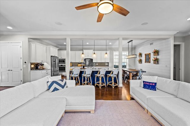 995 Harvard Court, Highland Park, IL 60035