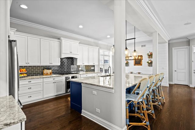 995 Harvard Court, Highland Park, IL 60035