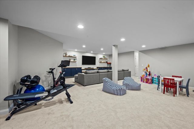 995 Harvard Court, Highland Park, IL 60035