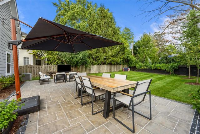 995 Harvard Court, Highland Park, IL 60035