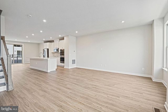 2172 GLACIER RD, Herndon, VA 20170