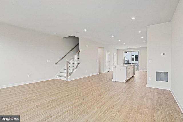 2172 GLACIER RD, Herndon, VA 20170