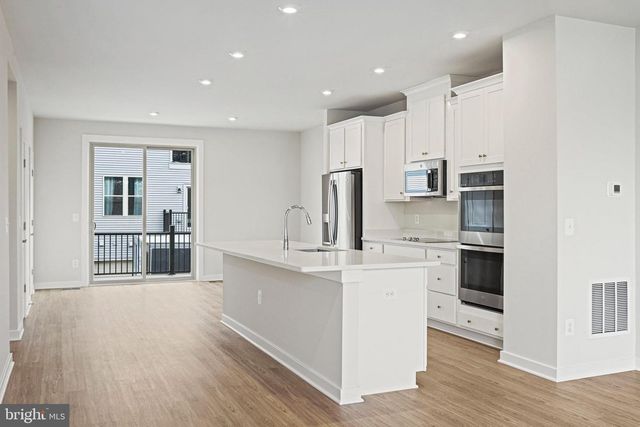 2172 GLACIER RD, Herndon, VA 20170