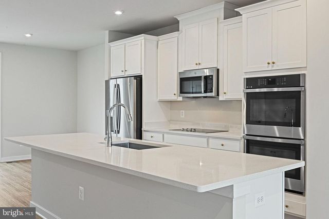 2172 GLACIER RD, Herndon, VA 20170