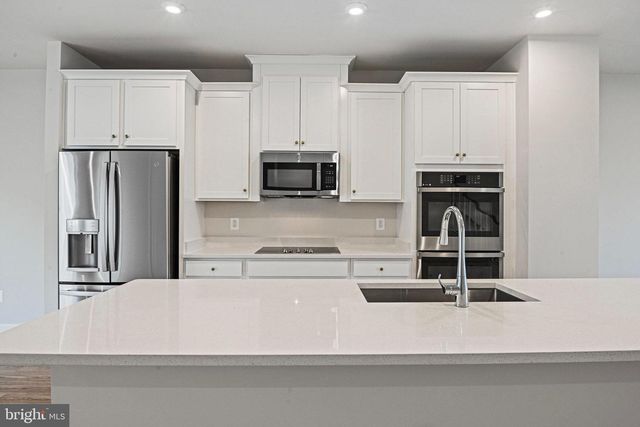 2172 GLACIER RD, Herndon, VA 20170