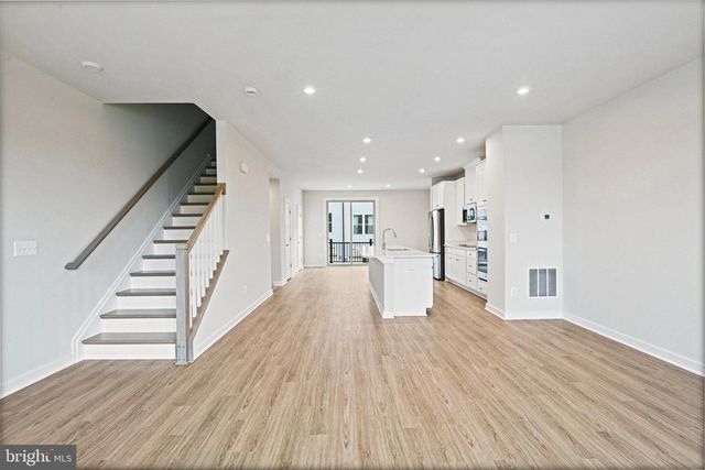 2172 GLACIER RD, Herndon, VA 20170