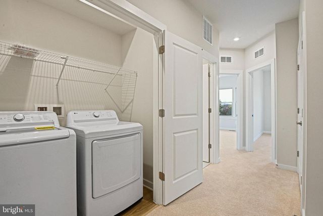 2172 GLACIER RD, Herndon, VA 20170