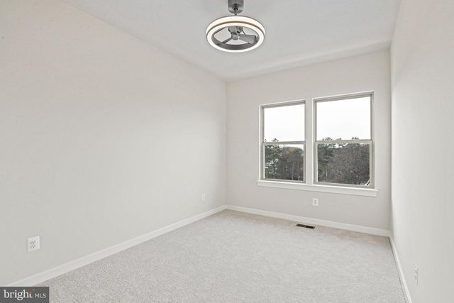 2172 GLACIER RD, Herndon, VA 20170