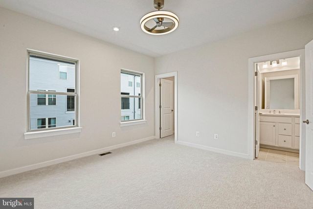 2172 GLACIER RD, Herndon, VA 20170