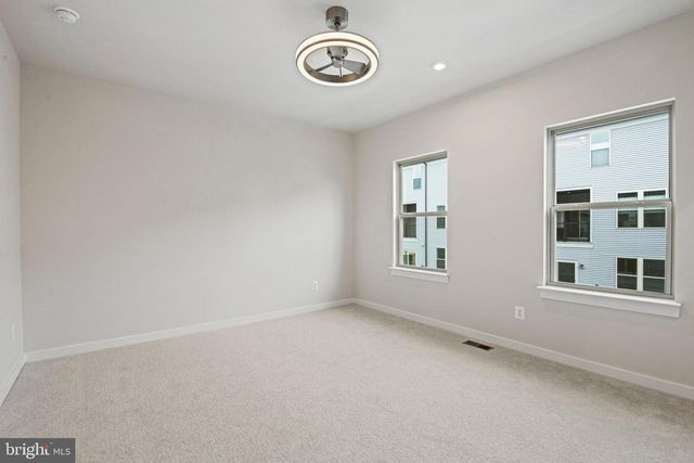 2172 GLACIER RD, Herndon, VA 20170