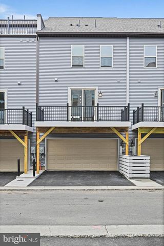 2172 GLACIER RD, Herndon, VA 20170