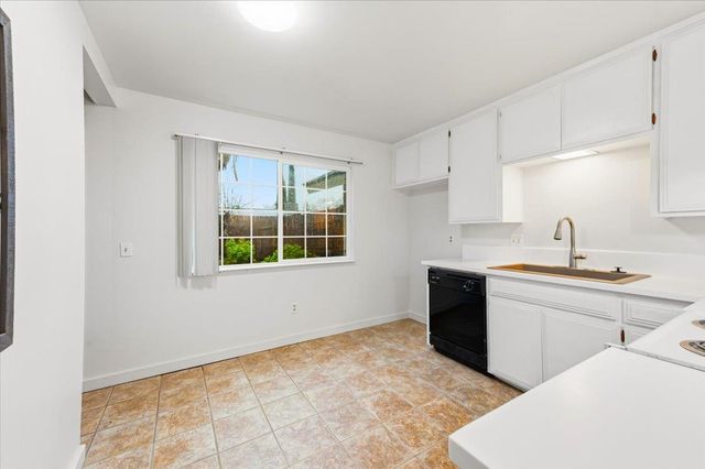 2686 S Whitney Blvd, Rocklin, CA 95677