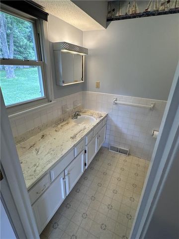 7724 NW Eastside Drive, Weatherby Lake, MO 64152