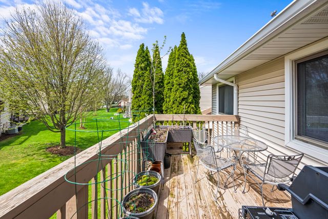 213 Winding Oak Lane, Buffalo Grove, IL 60089