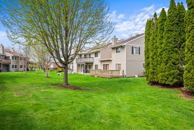 213 Winding Oak Lane, Buffalo Grove, IL 60089