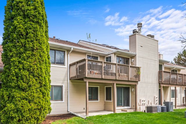 213 Winding Oak Lane, Buffalo Grove, IL 60089