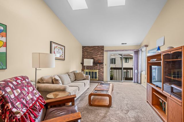 213 Winding Oak Lane, Buffalo Grove, IL 60089