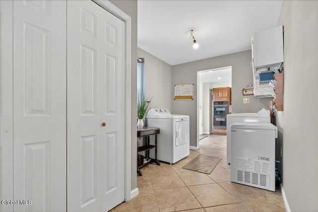 1045 Horvath Street, Rotterdam, NY 12303