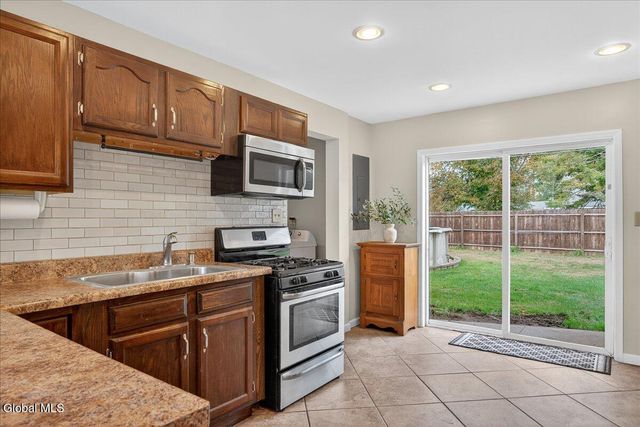 1045 Horvath Street, Rotterdam, NY 12303