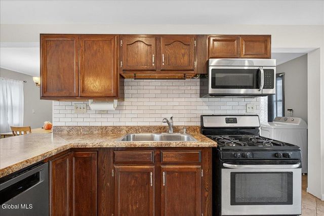 1045 Horvath Street, Rotterdam, NY 12303