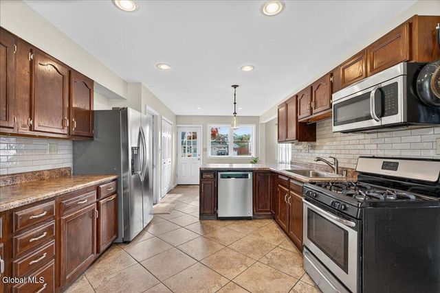 1045 Horvath Street, Rotterdam, NY 12303