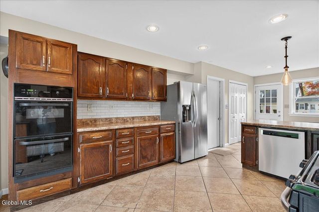 1045 Horvath Street, Rotterdam, NY 12303