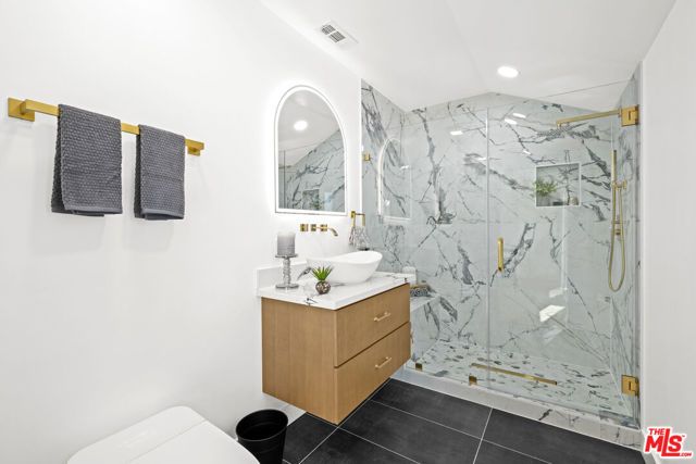 512 W Hillsdale Street, Inglewood, CA 90302