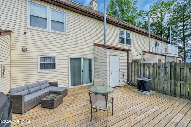 6 Independence Court, Jackson, NJ 08527
