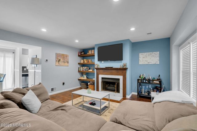 6 Independence Court, Jackson, NJ 08527