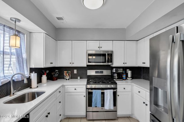 6 Independence Court, Jackson, NJ 08527
