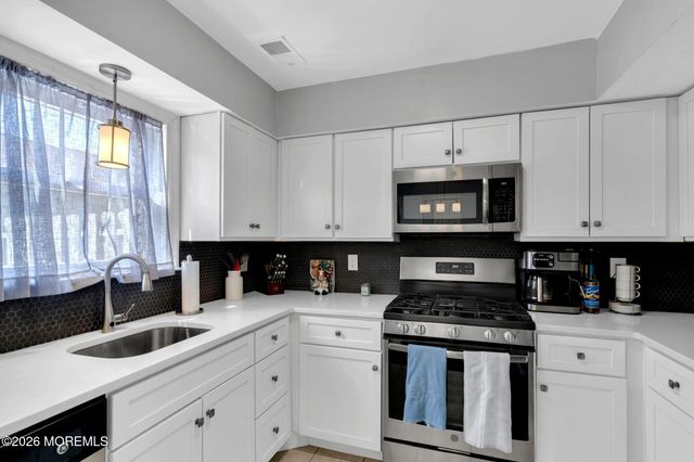 6 Independence Court, Jackson, NJ 08527