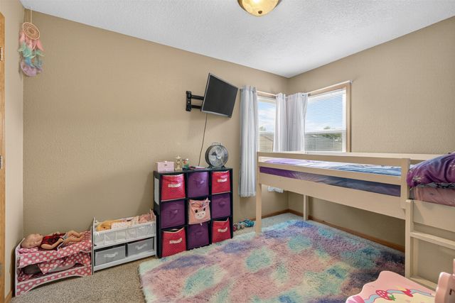 8026 Crestview Drive, Des Moines, IA 50320