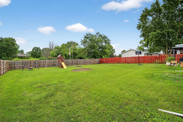 8026 Crestview Drive, Des Moines, IA 50320