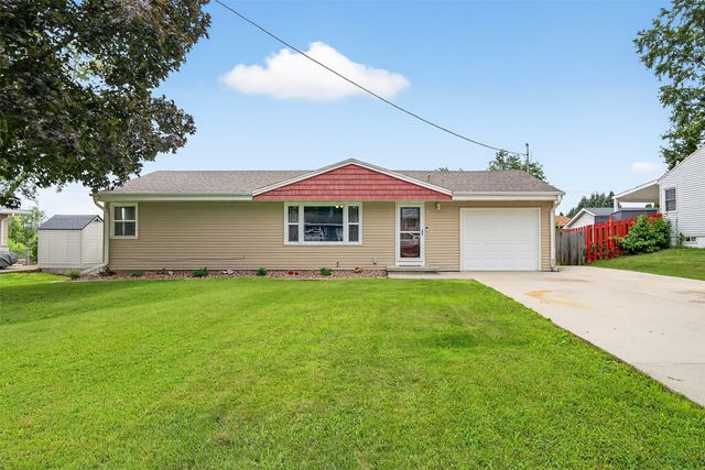 8026 Crestview Drive, Des Moines, IA 50320